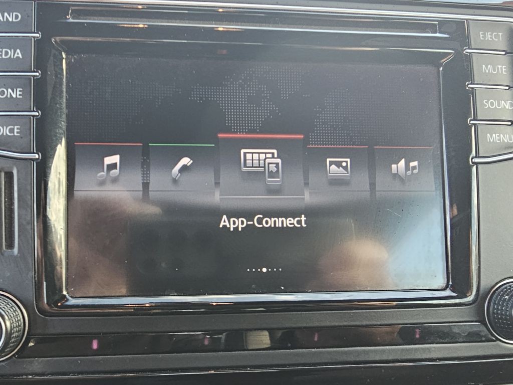 2017 Volkswagen Beetle Image 27