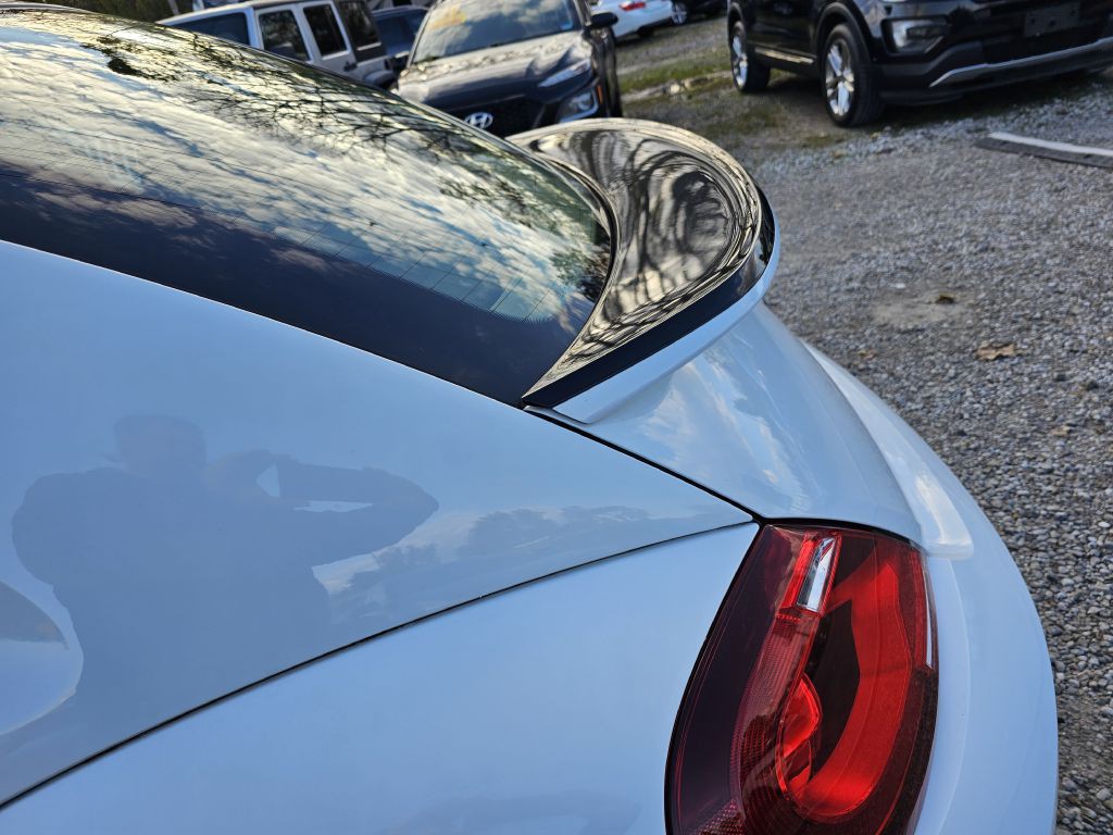 2017 Volkswagen Beetle Image 31