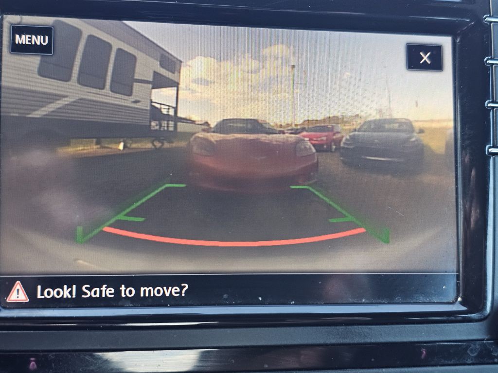 2017 Volkswagen Beetle Image 33