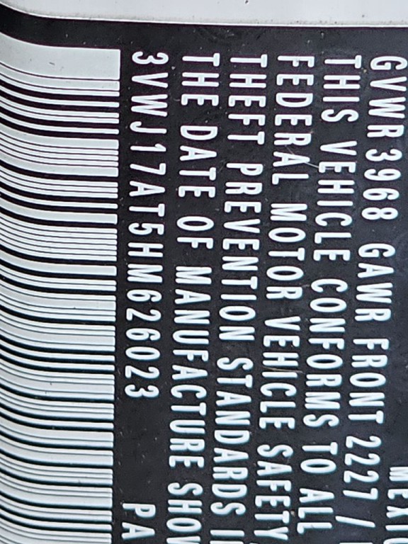 2017 Volkswagen Beetle Image 34