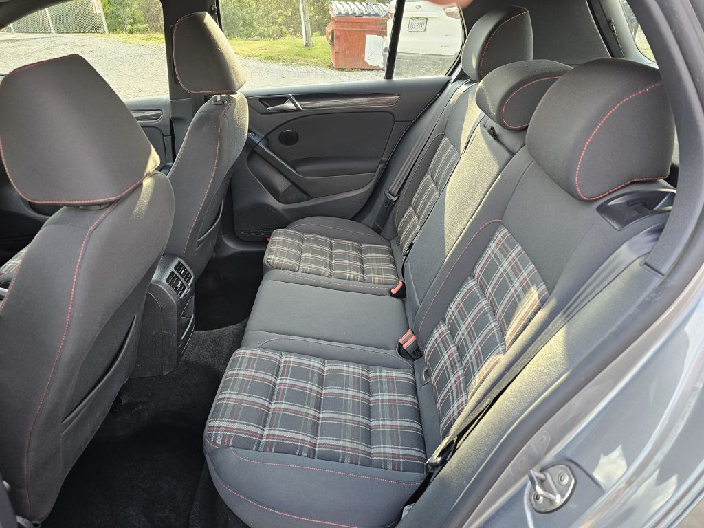 2013 Volkswagen GTI Image 11