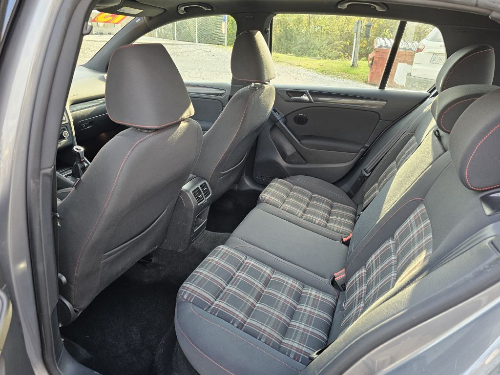 2013 Volkswagen GTI Image 12