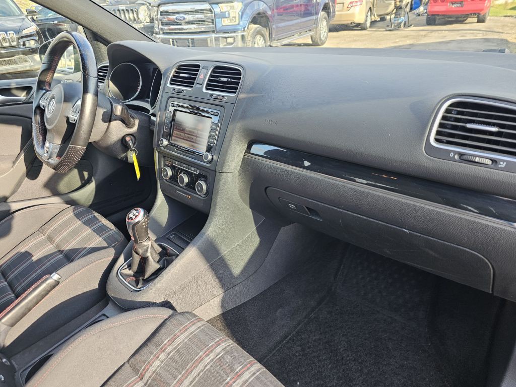 2013 Volkswagen GTI Image 16