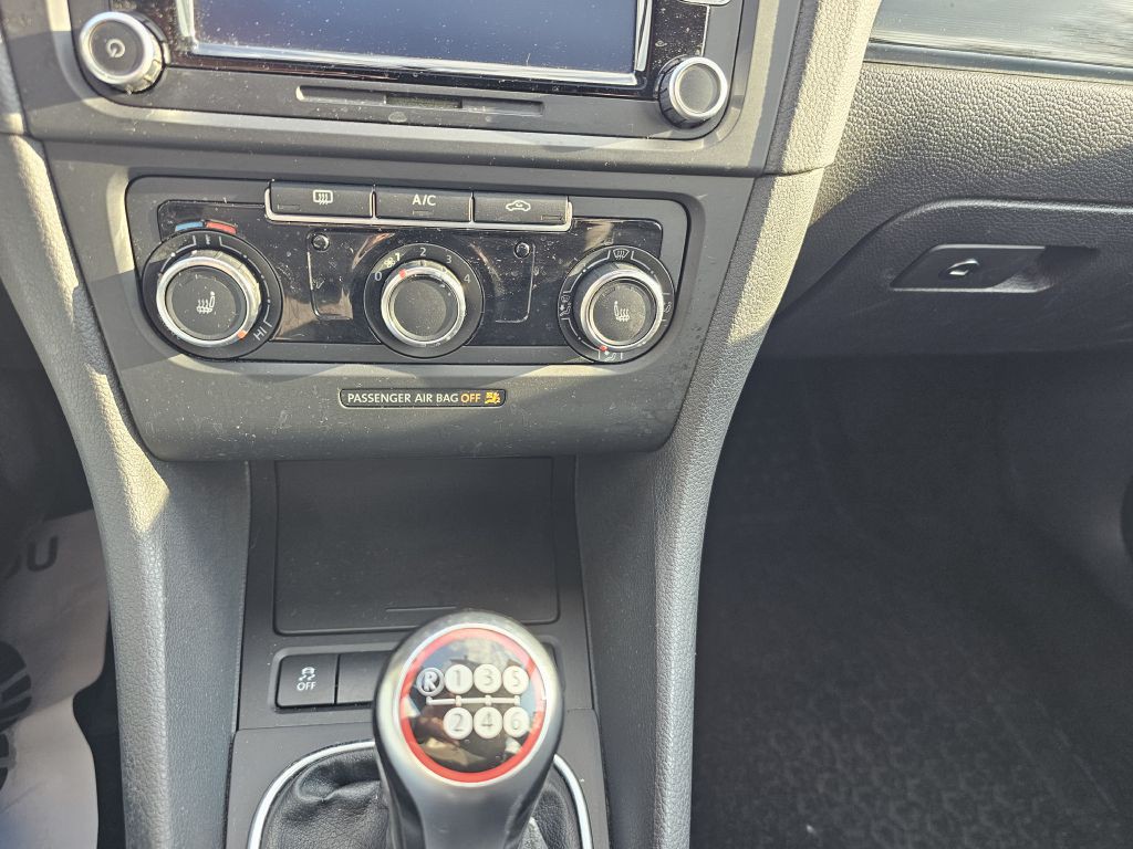 2013 Volkswagen GTI Image 25