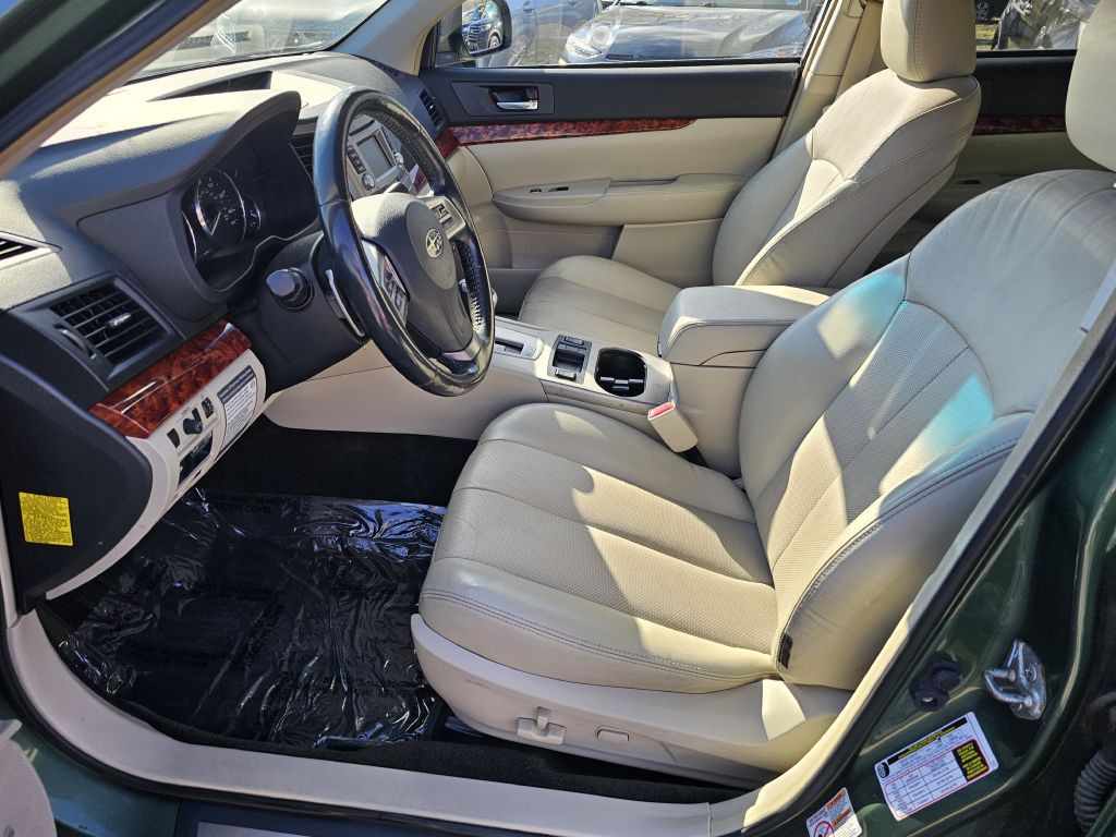 2012 Subaru Outback Image 16