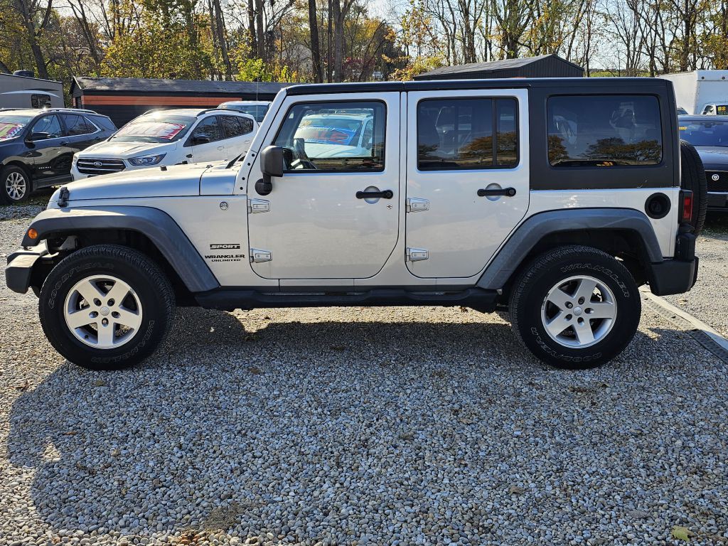 2011 Jeep Wrangler Unlimited Image 2