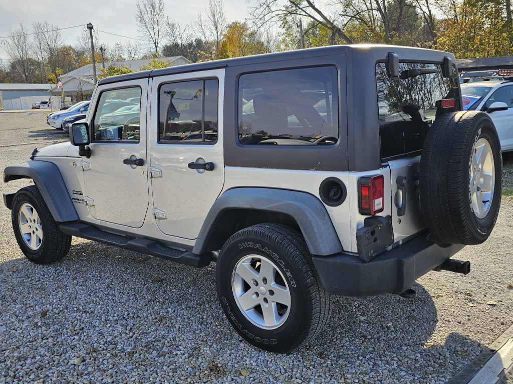 2011 Jeep Wrangler Unlimited Image 3