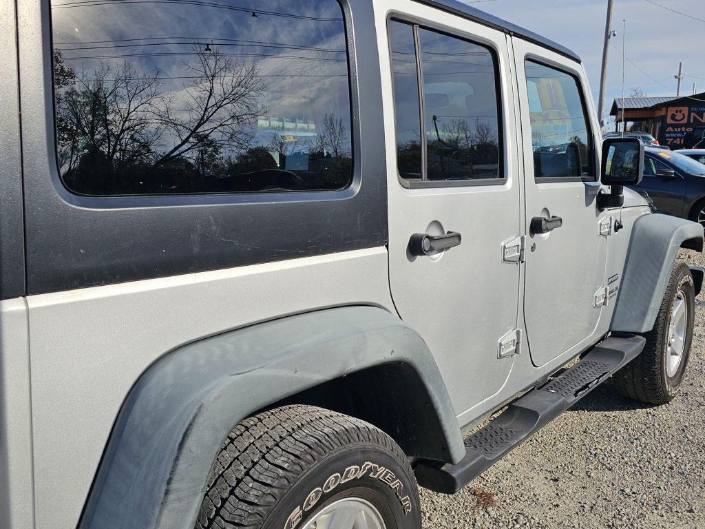 2011 Jeep Wrangler Unlimited Image 9