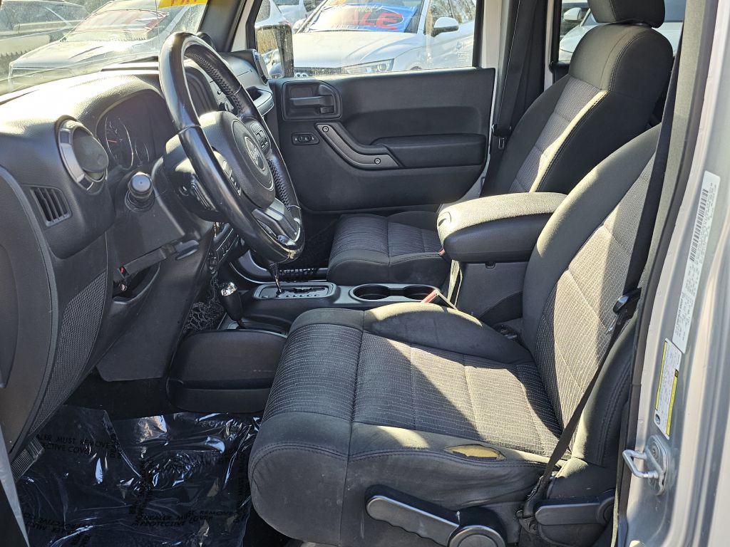 2011 Jeep Wrangler Unlimited Image 13