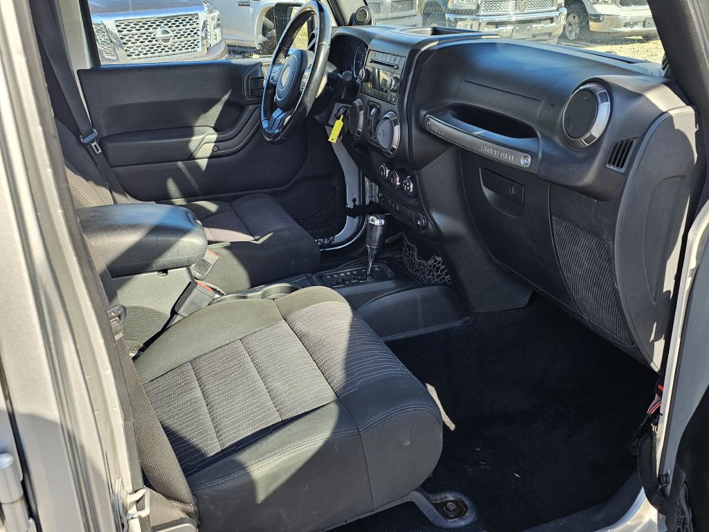 2011 Jeep Wrangler Unlimited Image 15