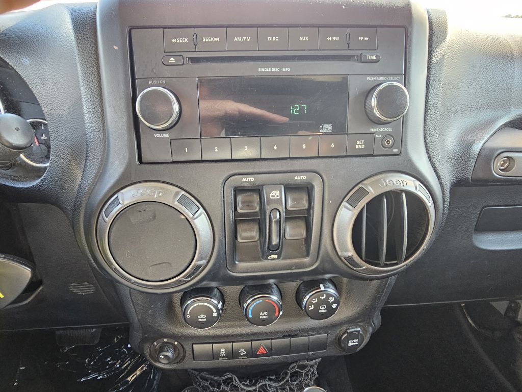 2011 Jeep Wrangler Unlimited Image 24