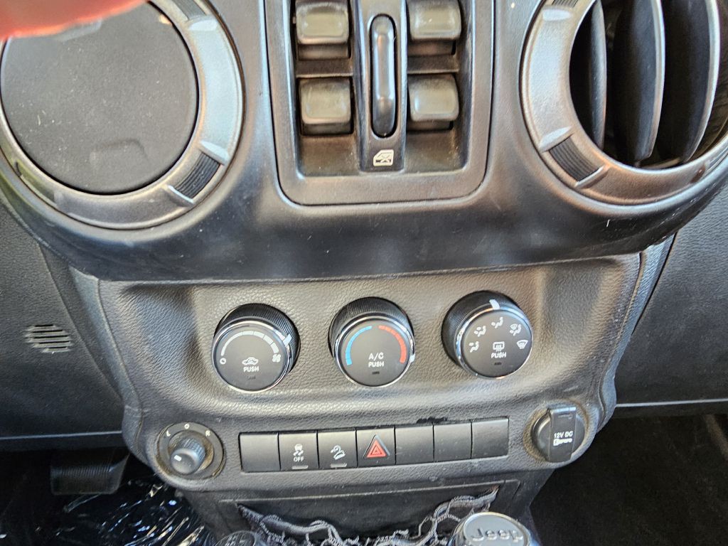 2011 Jeep Wrangler Unlimited Image 25