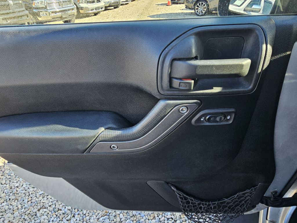 2011 Jeep Wrangler Unlimited Image 27