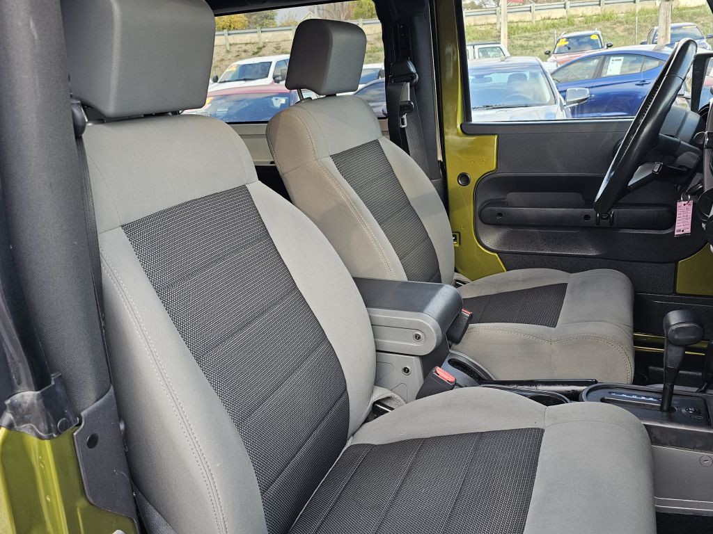 2010 Jeep Wrangler Image 14