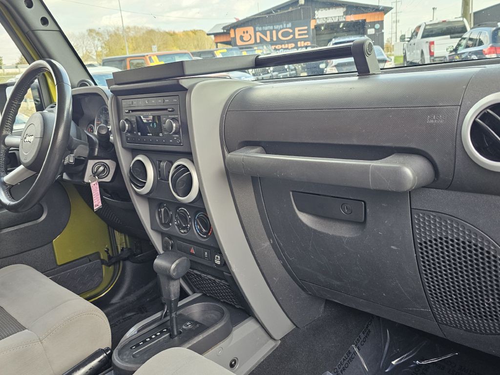 2010 Jeep Wrangler Image 15