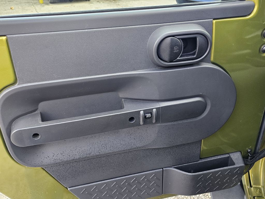 2010 Jeep Wrangler Image 19