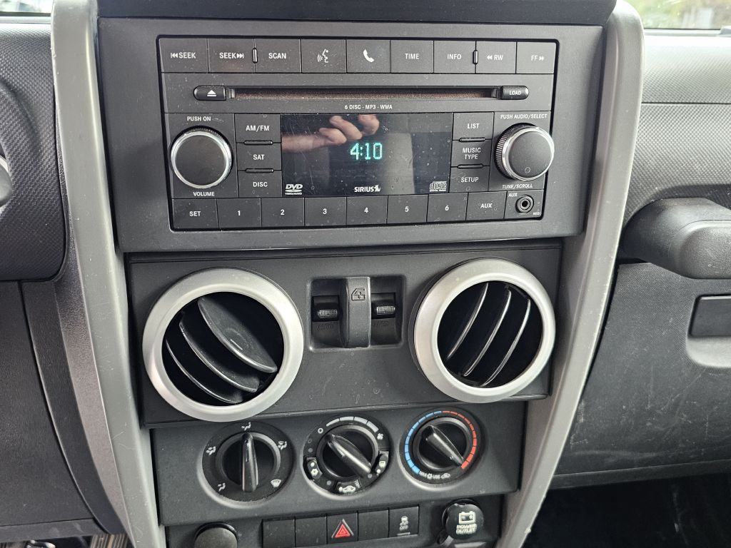 2010 Jeep Wrangler Image 22