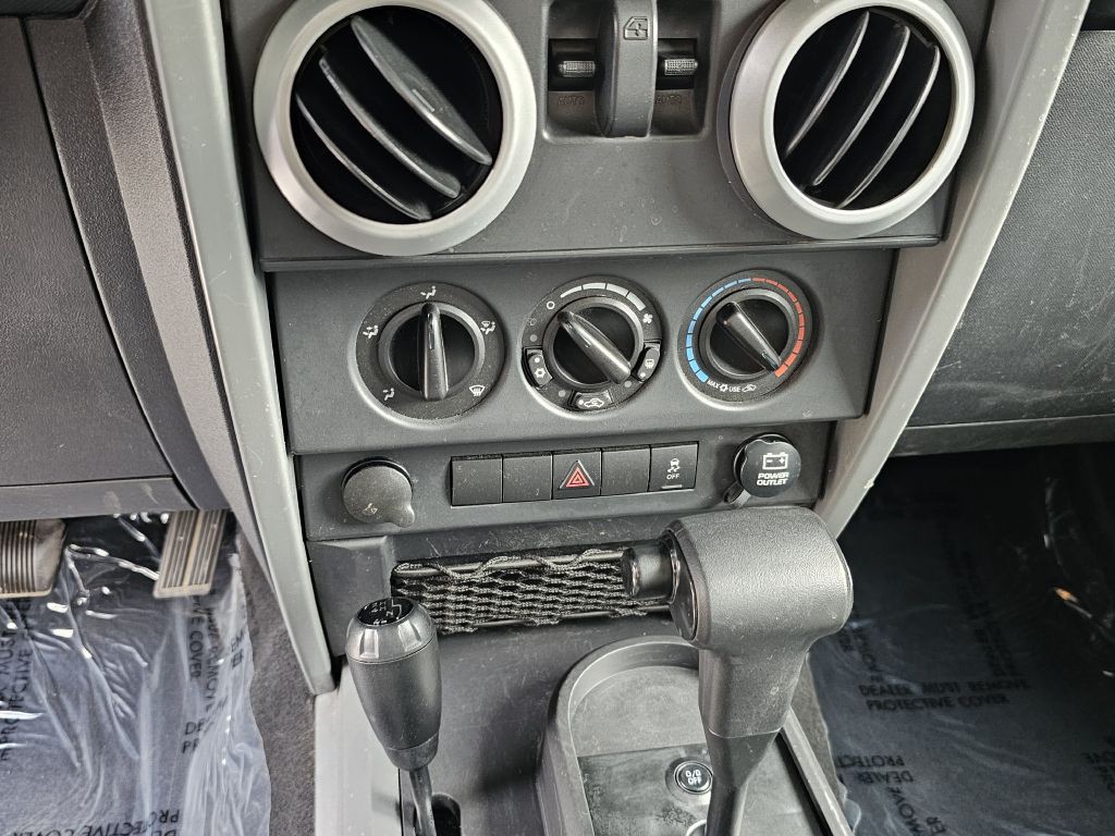 2010 Jeep Wrangler Image 23