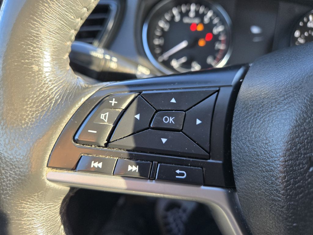 2017 Nissan Rogue Image 17