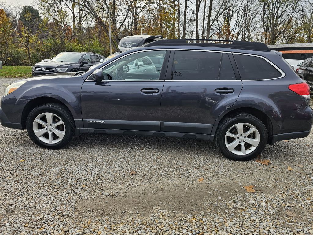 2013 Subaru Outback Image 2