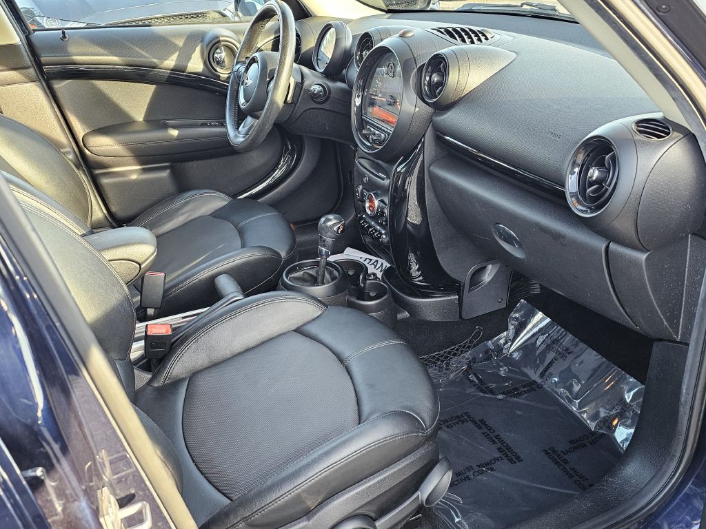 2015 MINI Cooper Image 14