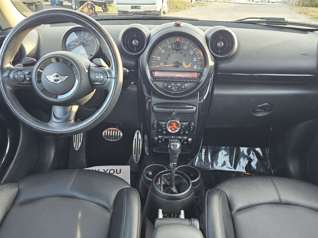 2015 MINI Cooper Image 18