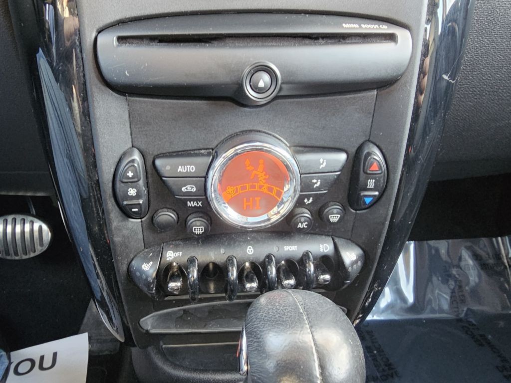 2015 MINI Cooper Image 20