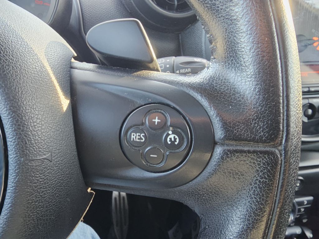 2015 MINI Cooper Image 23