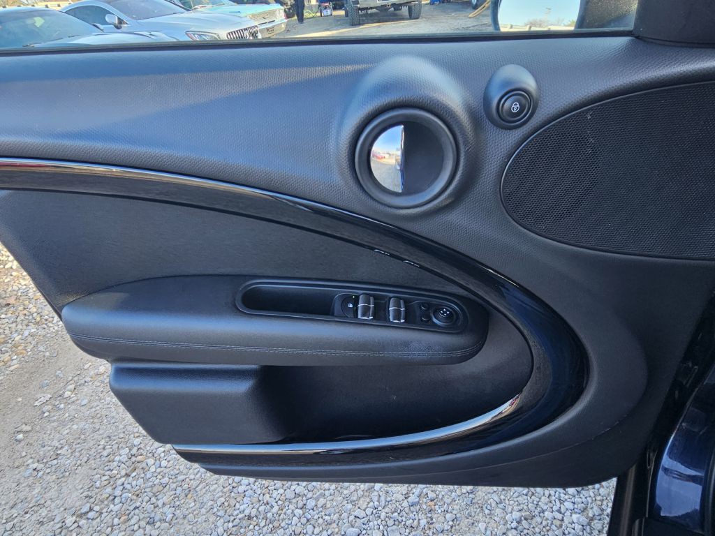 2015 MINI Cooper Image 25