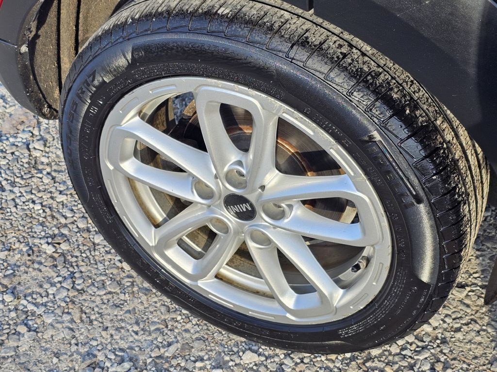 2015 MINI Cooper Image 28