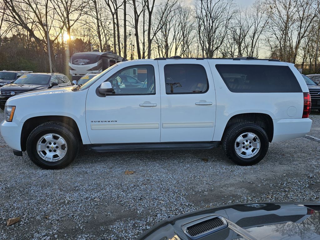 2014 Chevrolet Suburban Image 2