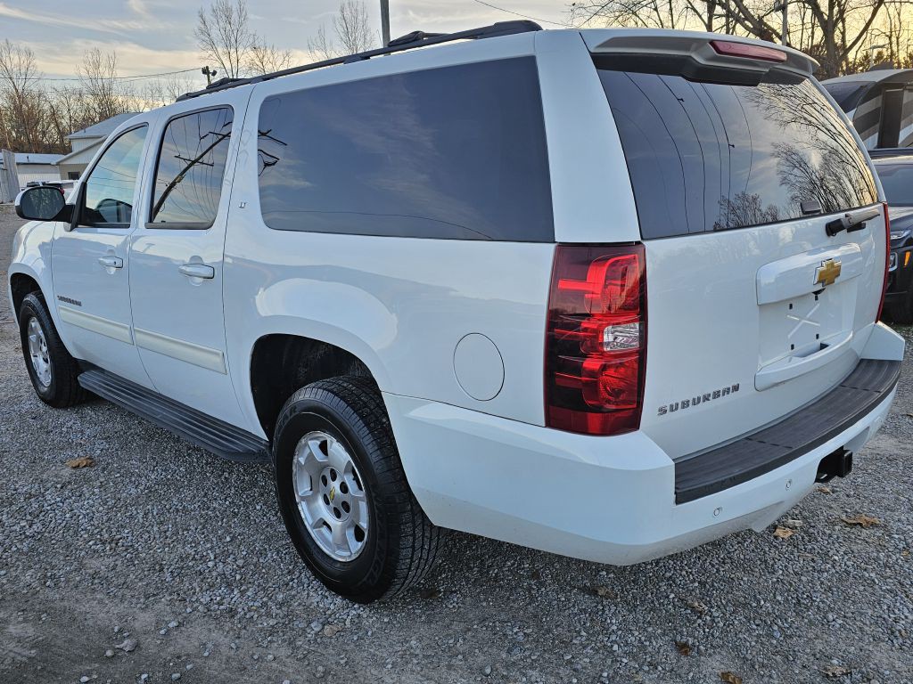2014 Chevrolet Suburban Image 3