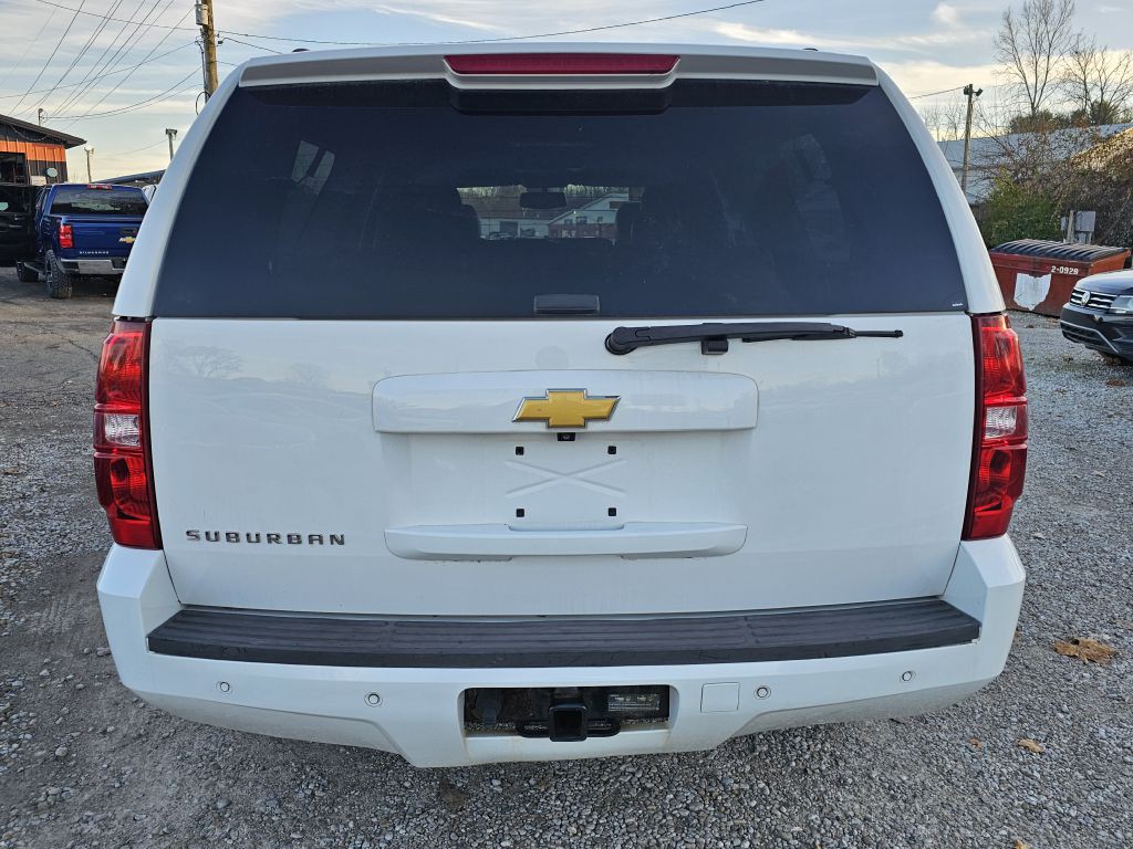 2014 Chevrolet Suburban Image 4