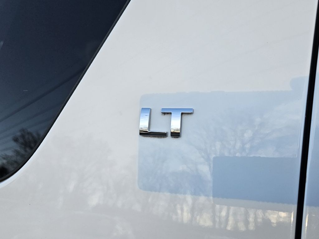 2014 Chevrolet Suburban Image 9