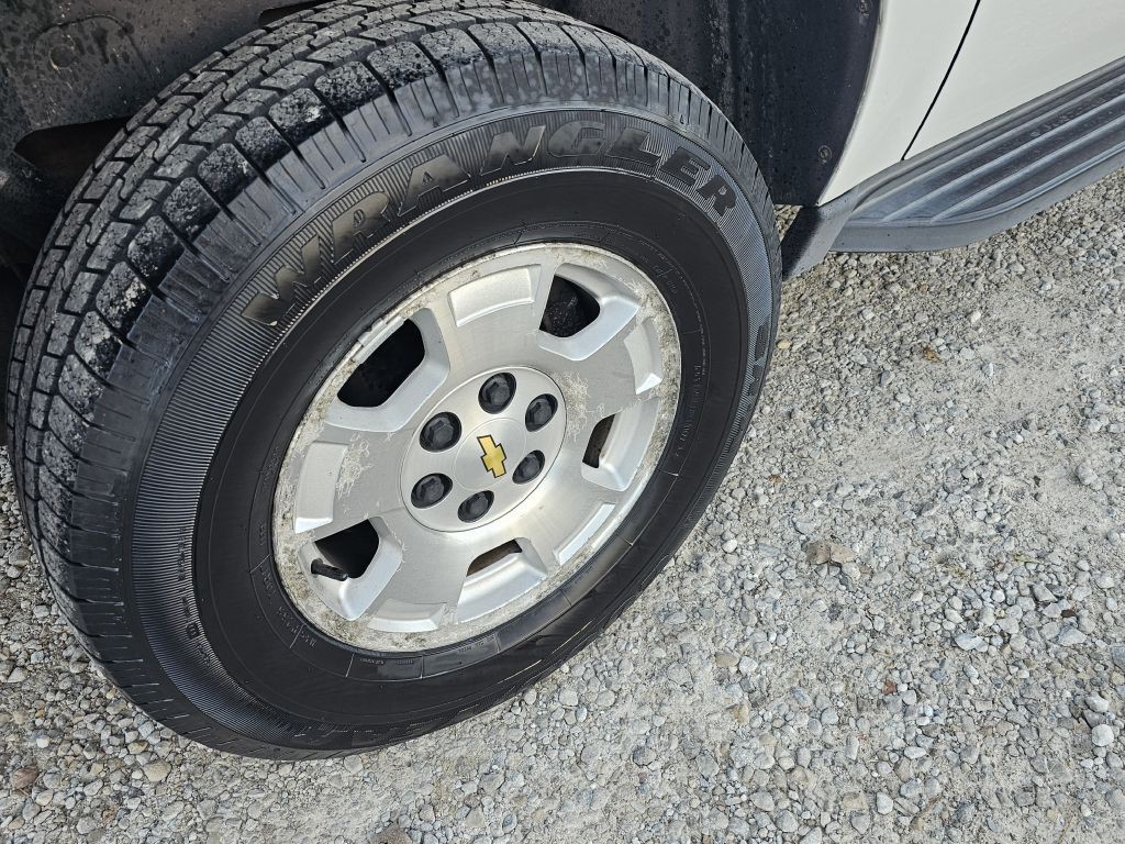 2014 Chevrolet Suburban Image 12