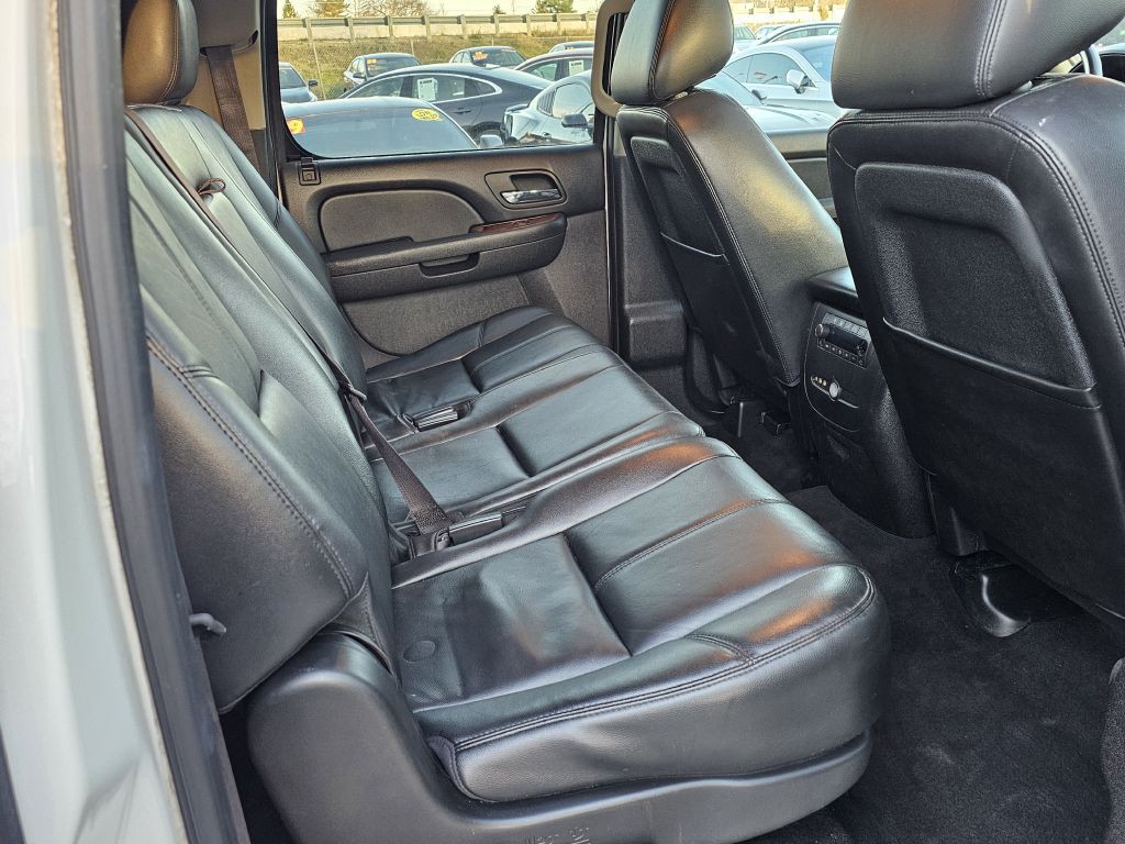 2014 Chevrolet Suburban Image 13