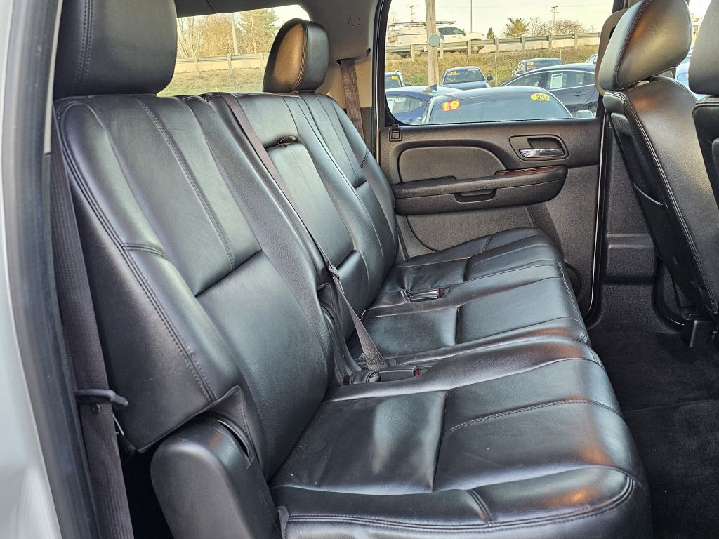 2014 Chevrolet Suburban Image 14