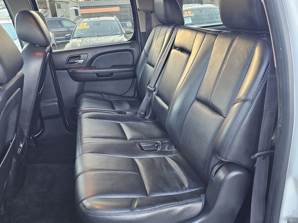 2014 Chevrolet Suburban Image 16