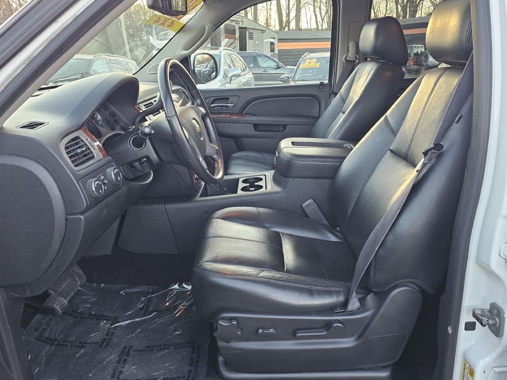 2014 Chevrolet Suburban Image 18