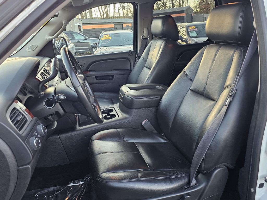 2014 Chevrolet Suburban Image 19