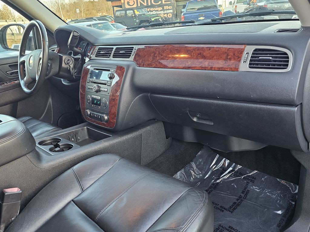 2014 Chevrolet Suburban Image 21