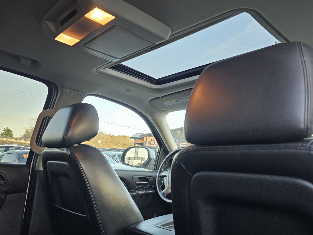 2014 Chevrolet Suburban Image 23