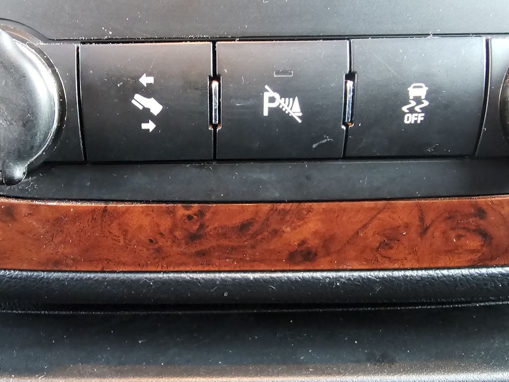 2014 Chevrolet Suburban Image 32