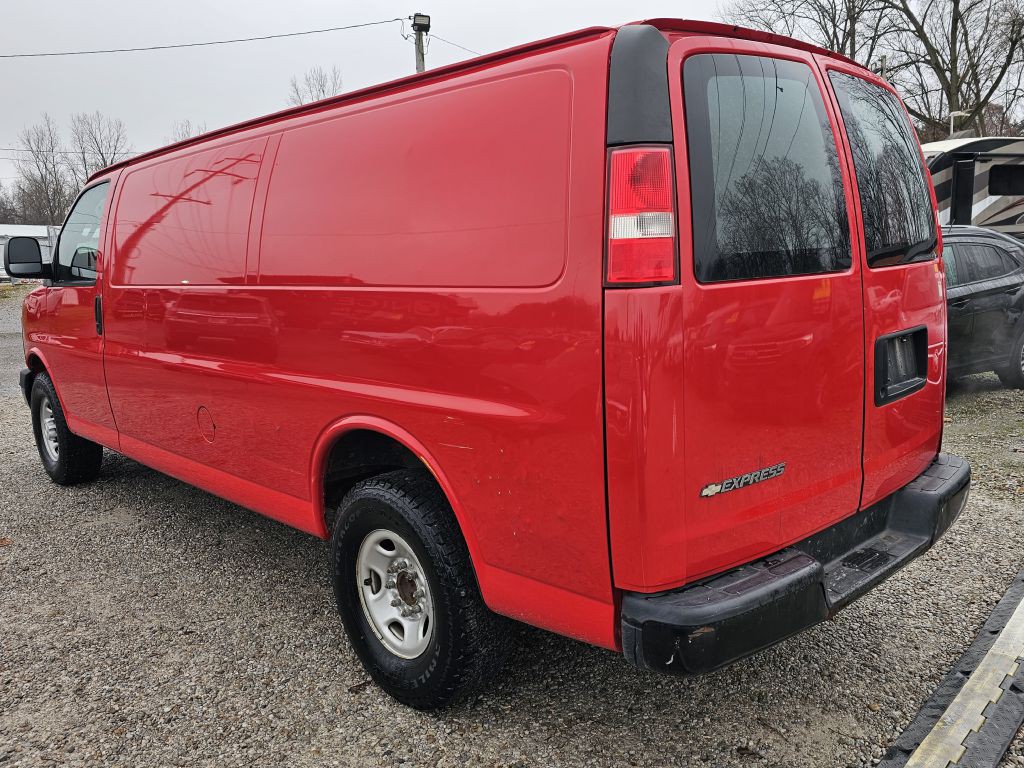 2016 Chevrolet Express Image 3