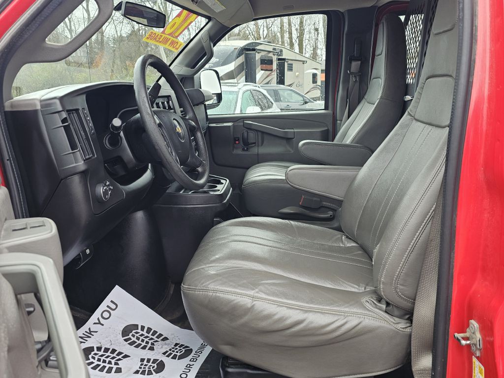 2016 Chevrolet Express Image 15