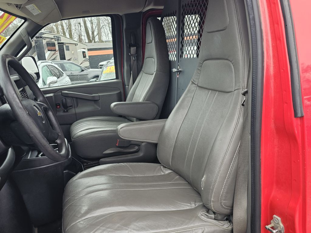 2016 Chevrolet Express Image 16