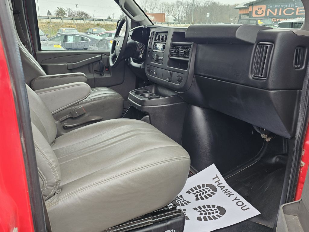 2016 Chevrolet Express Image 17