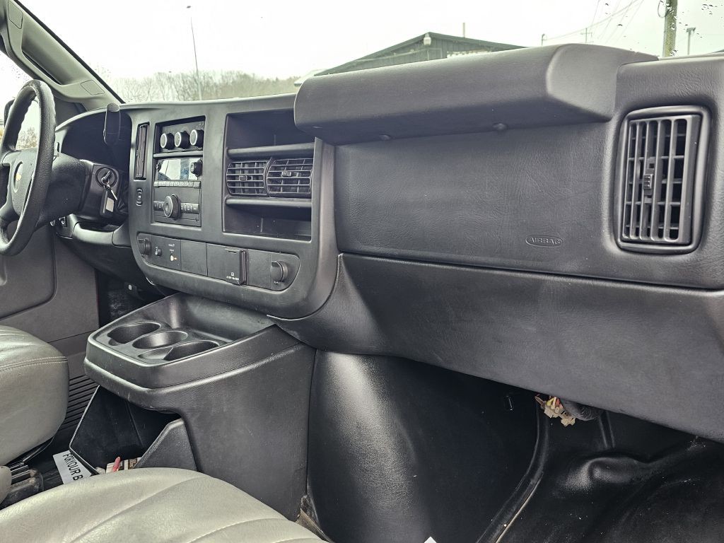 2016 Chevrolet Express Image 19