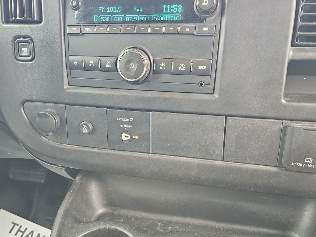 2016 Chevrolet Express Image 21