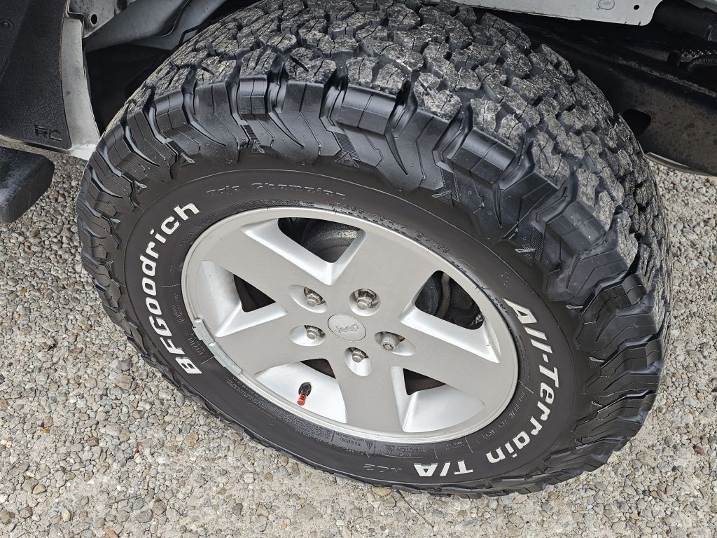 2012 Jeep Wrangler Image 11